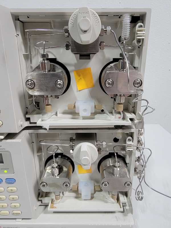 Cromatografía Shimadzu LC-10AD VP