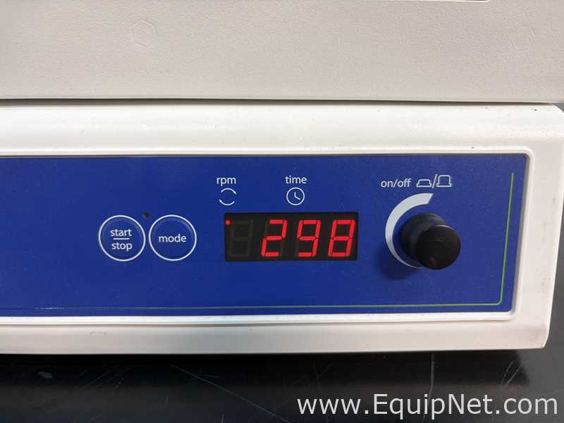 Cole-Parmer SI500 Benchtop Shaking Incubator
