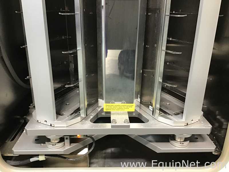 Liconic STX44 Incubator