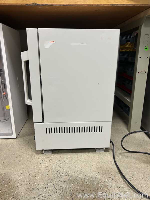 Baxter Scientific DP-32 Digital Vacuum Drying Oven