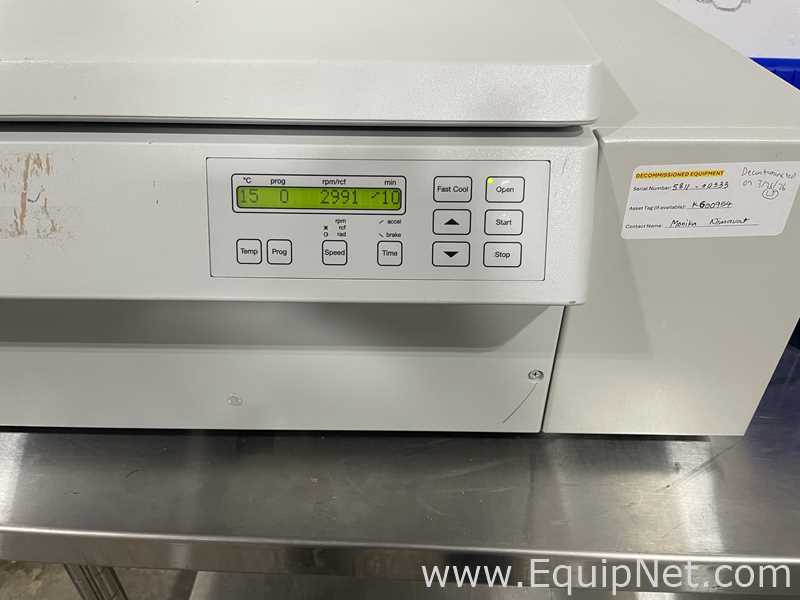 Eppendorf Centrifuge 5810 R Laboratory Centrifuge with Accessories