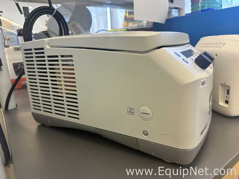 Eppendorf 5424R Refrigerated Laboratory Centrifuge