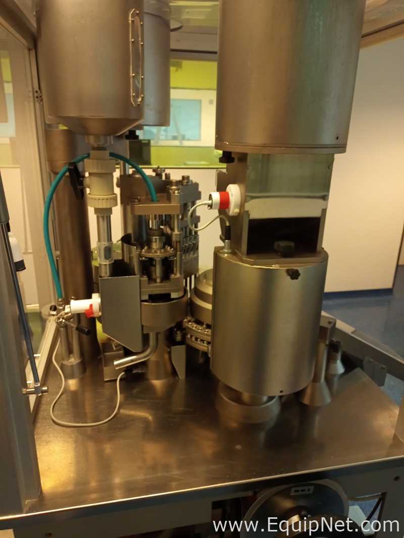 Máquina de Encapsulamento e Envase de Cápsulas IMA I Zanazi 40E