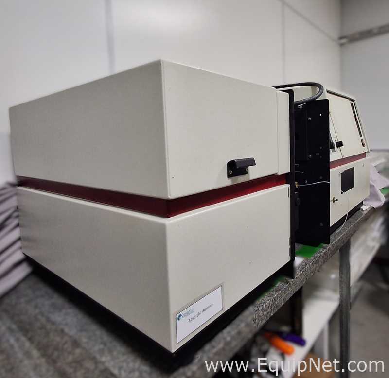 Espectrômetro de Absorção Atômica Varian SpectrAA-10