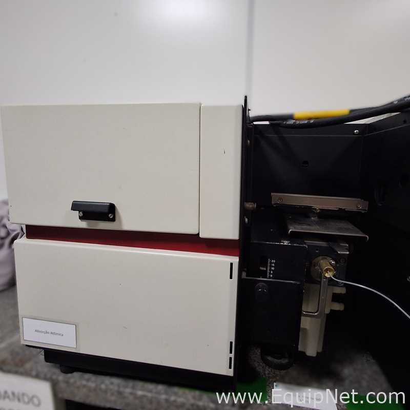 Espectrômetro de Absorção Atômica Varian SpectrAA-10