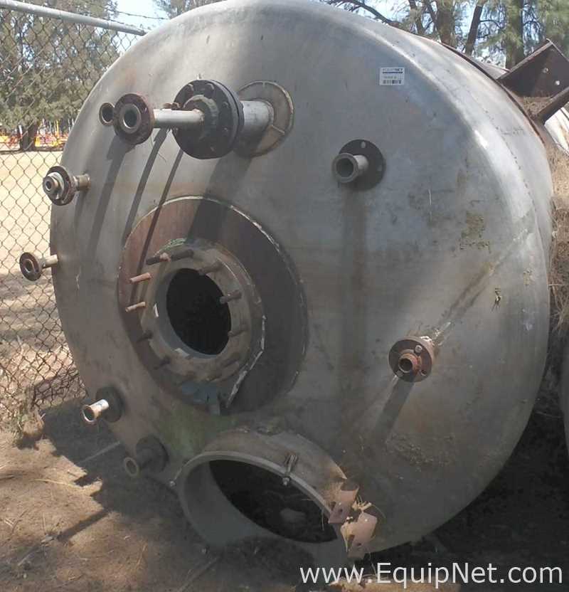 Stainless Steel Vertical 2500 Gal Tank
