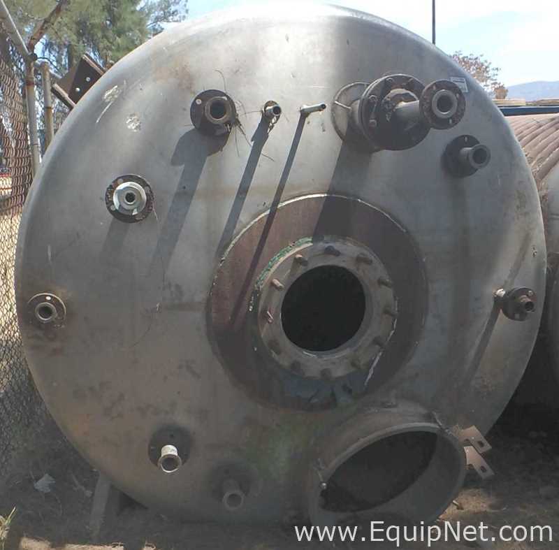 Stainless Steel Vertical 2500 Gal Tank
