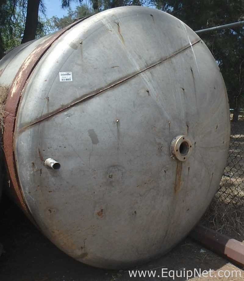 Stainless Steel Vertical 2500 Gal Tank