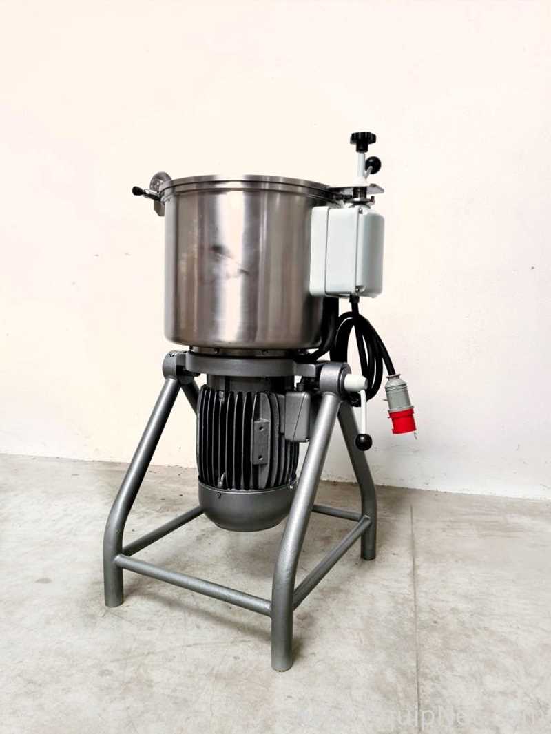 Powder mixer