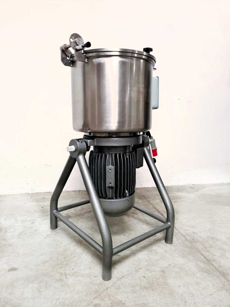 Powder mixer