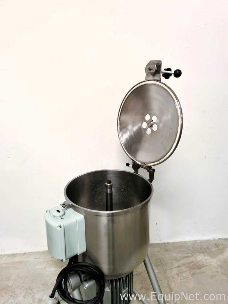 Powder mixer