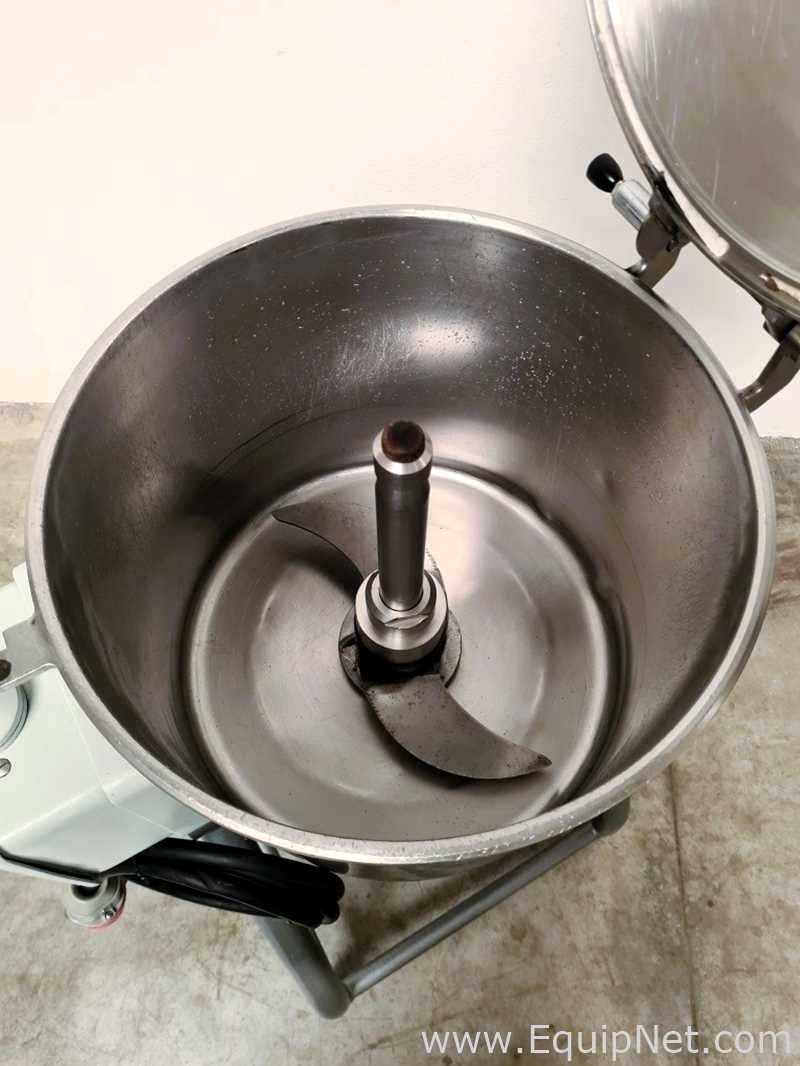 Powder mixer