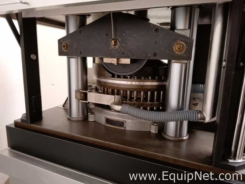Tableteadora Manesty Novapress