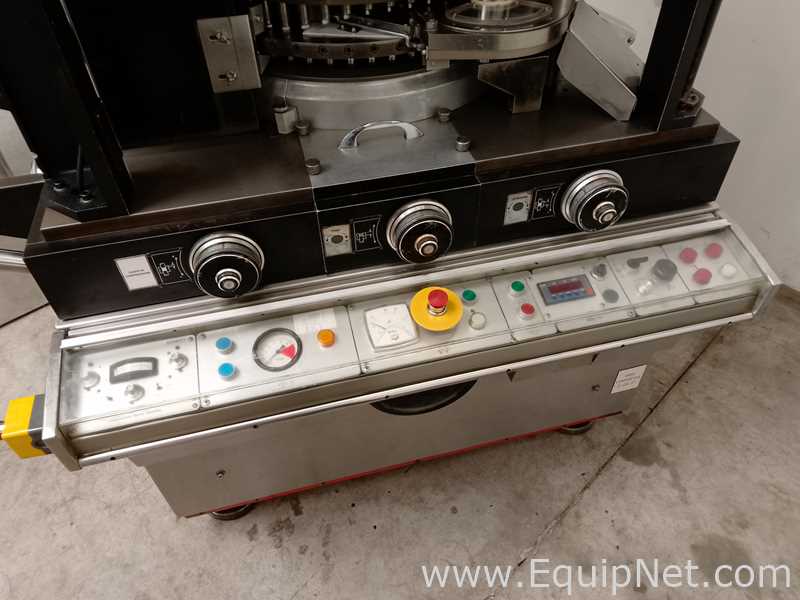 Tableteadora Manesty Novapress