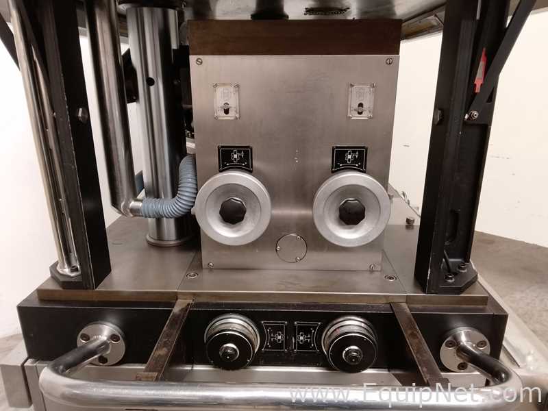 Tableteadora Manesty Novapress