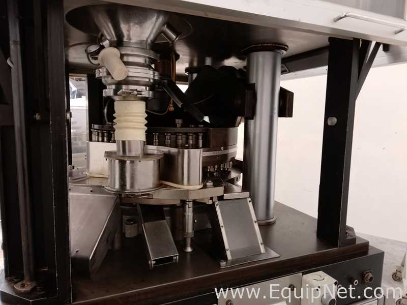 Tableteadora Manesty Novapress