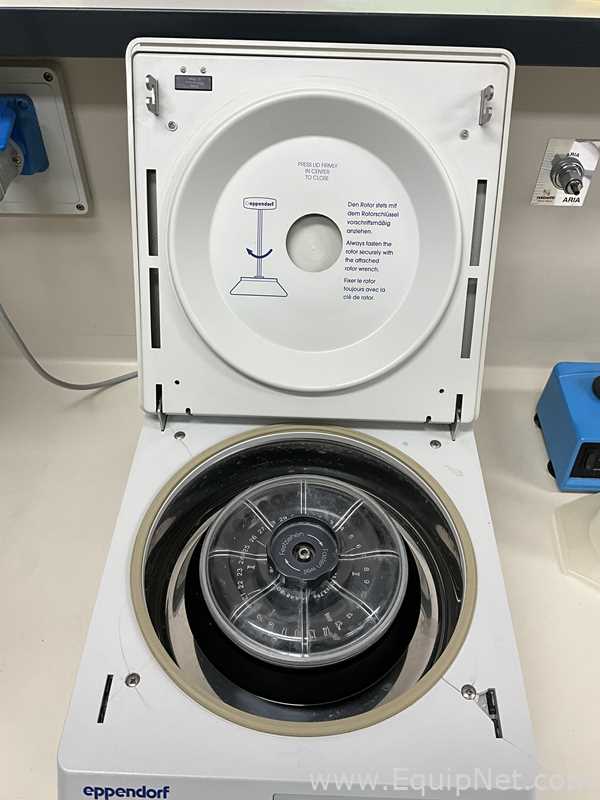 Centrífuga para Laboratórios Eppendorf 5417C