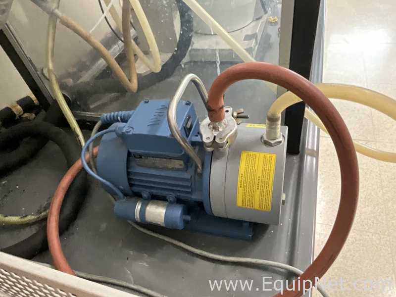 Buchi Rotavapor R-200 Evaporator with Vacubrand RE2 Vacuum Pump
