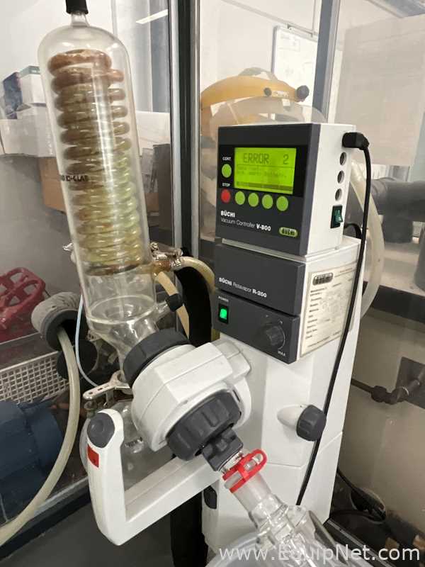 Buchi Rotavapor R-200 Evaporator with Vacubrand RE2 Vacuum Pump