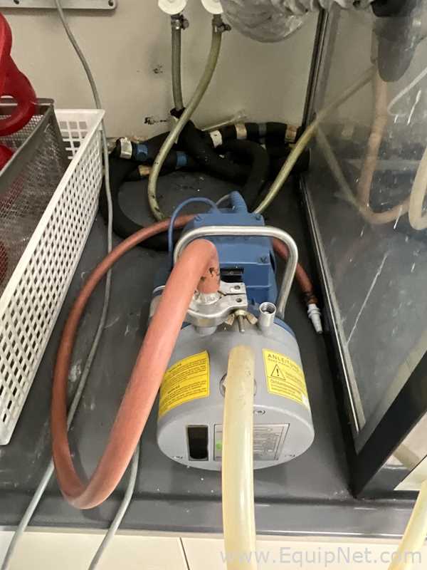 Buchi Rotavapor R-200 Evaporator with Vacubrand RE2 Vacuum Pump