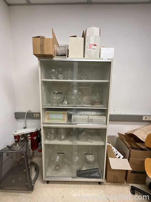 Lot of 2 off Laboratory Glass Reactors Plus Various Laboratory Glassware