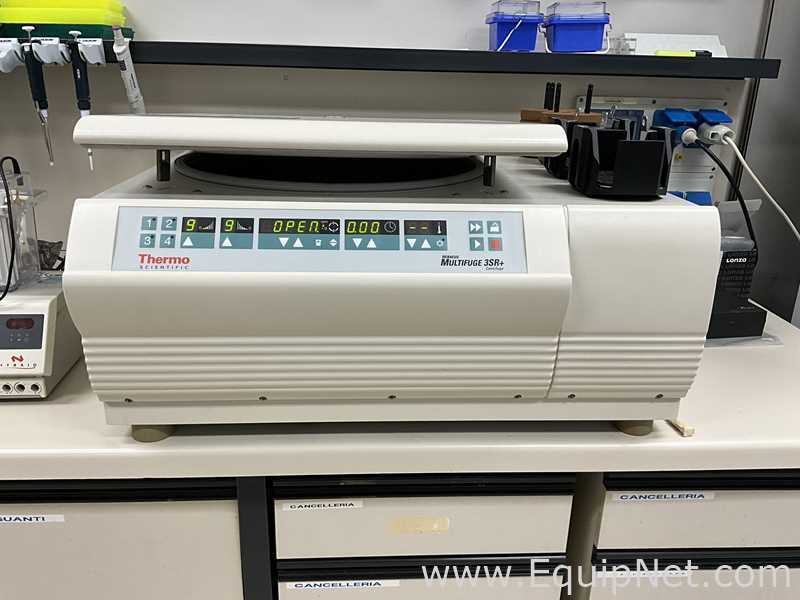 Centrífuga para Laboratórios Thermo Scientific Heraeus Multifuge 3SR+