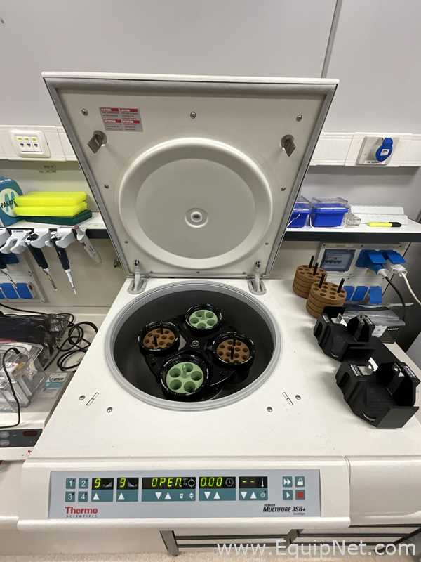 Centrífuga para Laboratórios Thermo Scientific Heraeus Multifuge 3SR+