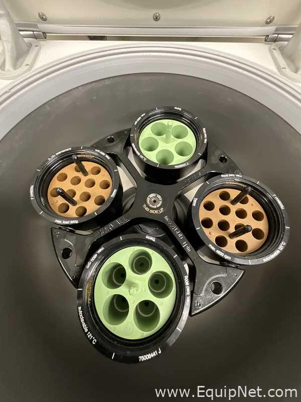 Centrífuga para Laboratórios Thermo Scientific Heraeus Multifuge 3SR+