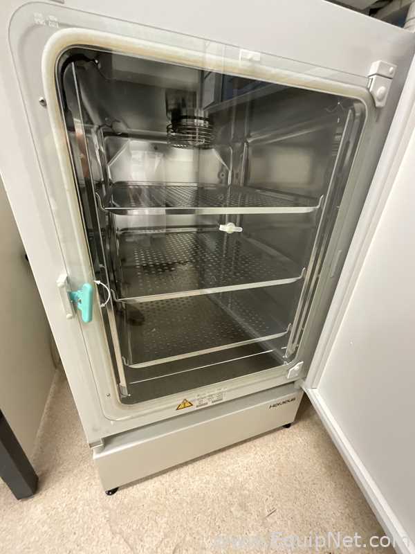 Kendro Laboratory Products Hera Cell Double Stacked Laboratory Incubator