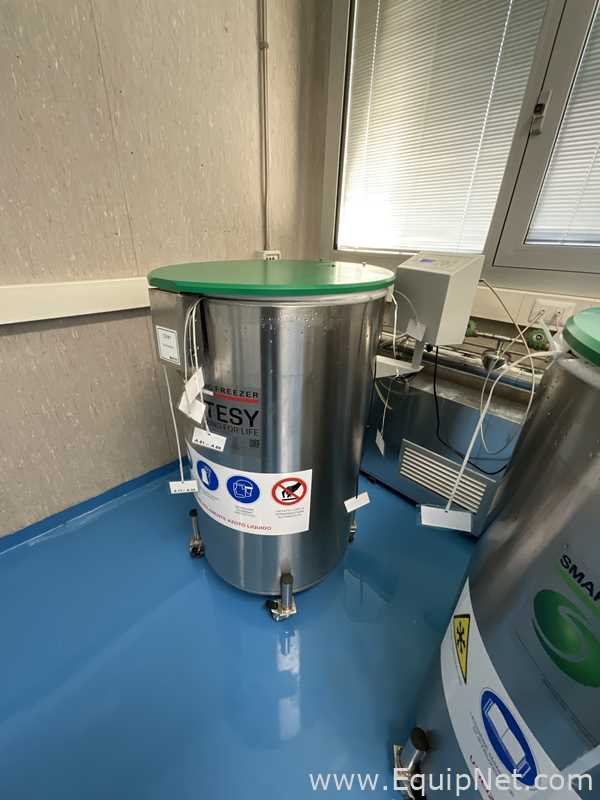 Sintesy Liquid Nitrogen Cryogenic Sample Storage System with Sintesy Environmental Monitoring System