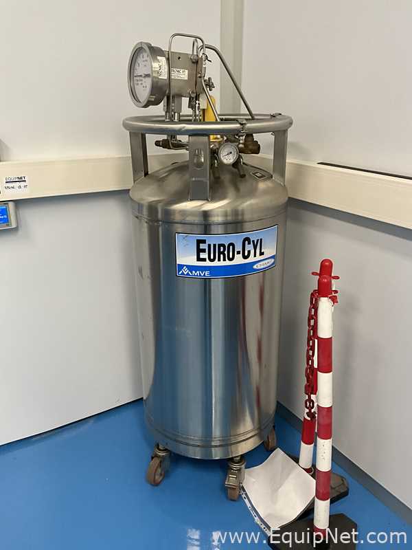 Sintesy Liquid Nitrogen Cryogenic Sample Storage System with Sintesy Environmental Monitoring System