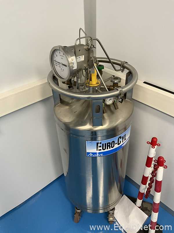 Sintesy Liquid Nitrogen Cryogenic Sample Storage System with Sintesy Environmental Monitoring System