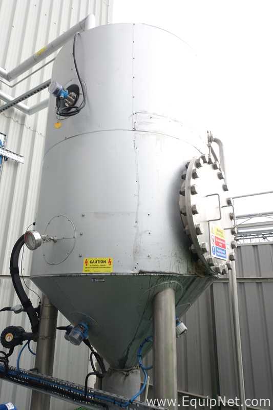 2000 Litre Stainless Steel Vertical Sodium Hydroxide Tank with Pump in Bund