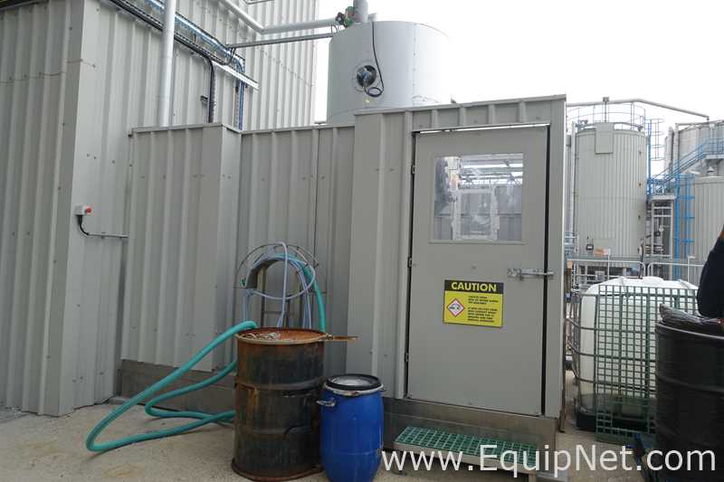 2000 Litre Stainless Steel Vertical Sodium Hydroxide Tank with Pump in Bund