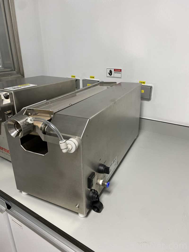 Sistema Extrusor De Doble Tornillo Thermo Scientific Pharma 11 Con Molino Granulador