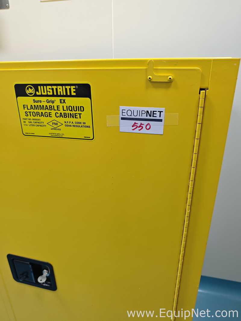 Armário de Armazenamento para Inflamáveis JustRite Requisitos de Ar 114 L