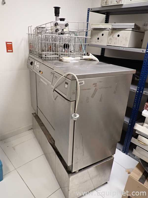 Lavadora e Secador de Vidraria Miele G 7883 CD