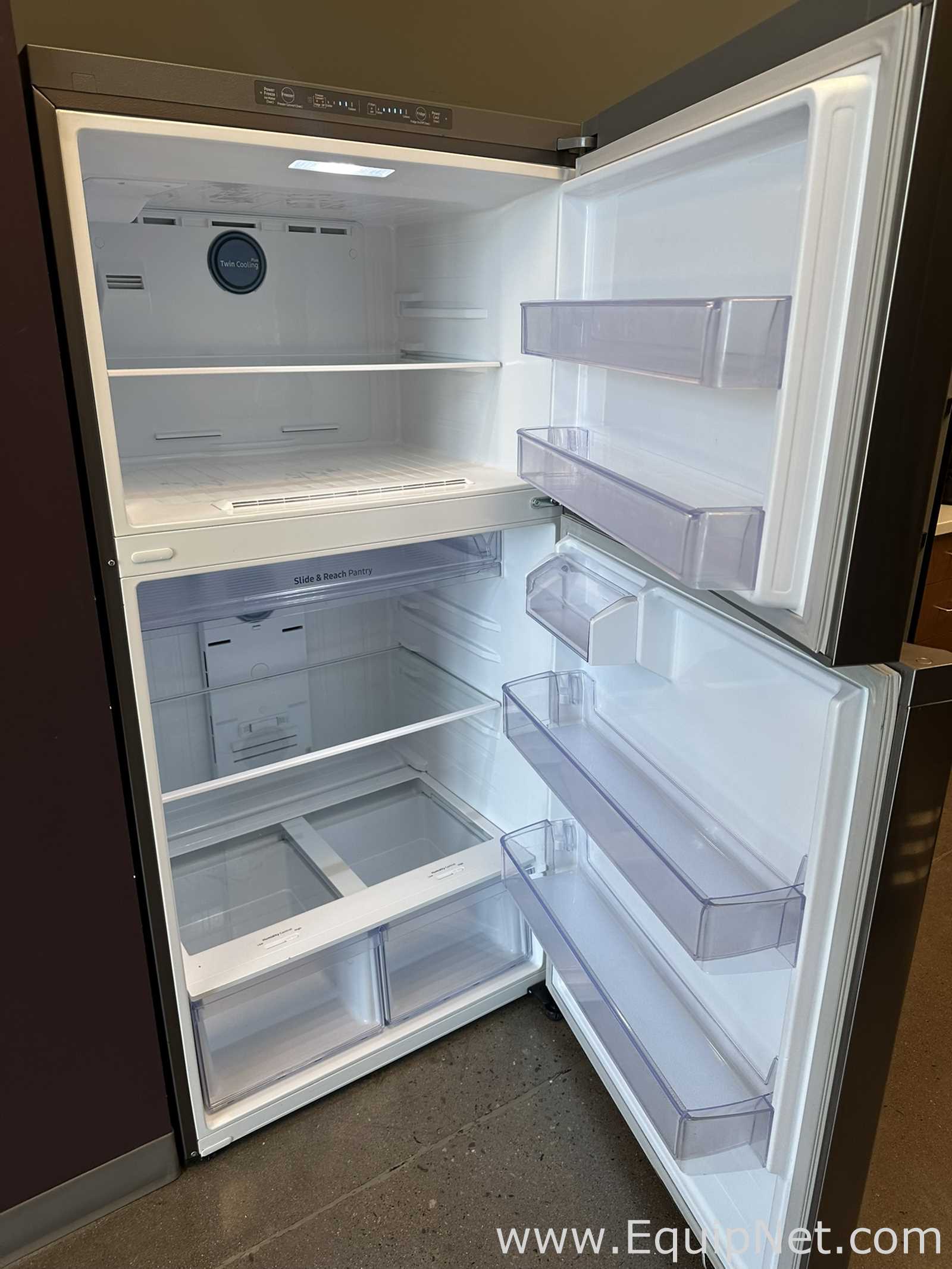 Samsung RT21M6213SR Top-Freezer Refrigerator