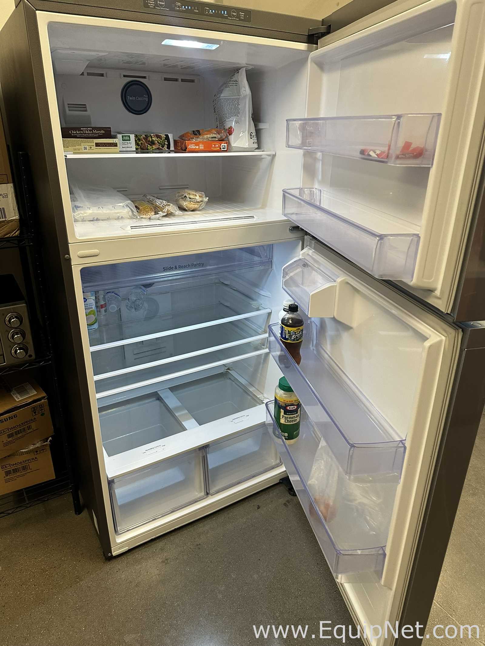 Samsung RT21M6213SR Top Freezer Refrigerator