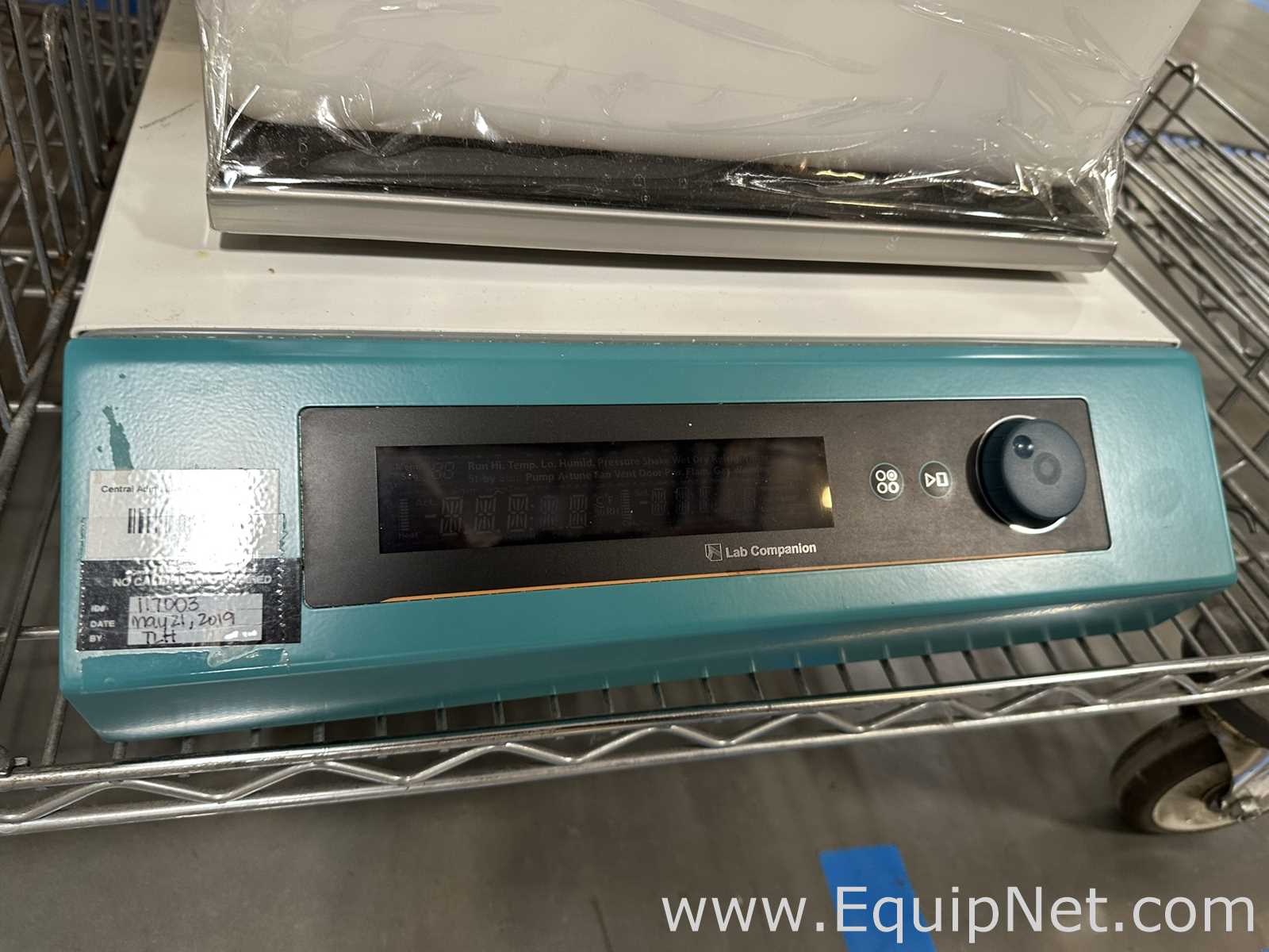 Lot of Assorted Laboratory Equipment Including Jeio Tech OS-3000 Shaker, Fairbanks Scales and VWR Me