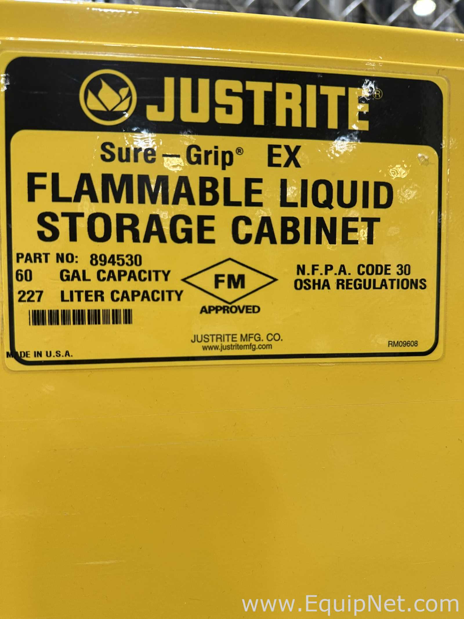 Lote de  Gabinetes de Almacenamiento de Inflamables JustRite Requisitos de aire 60 GALS.  60 Galones