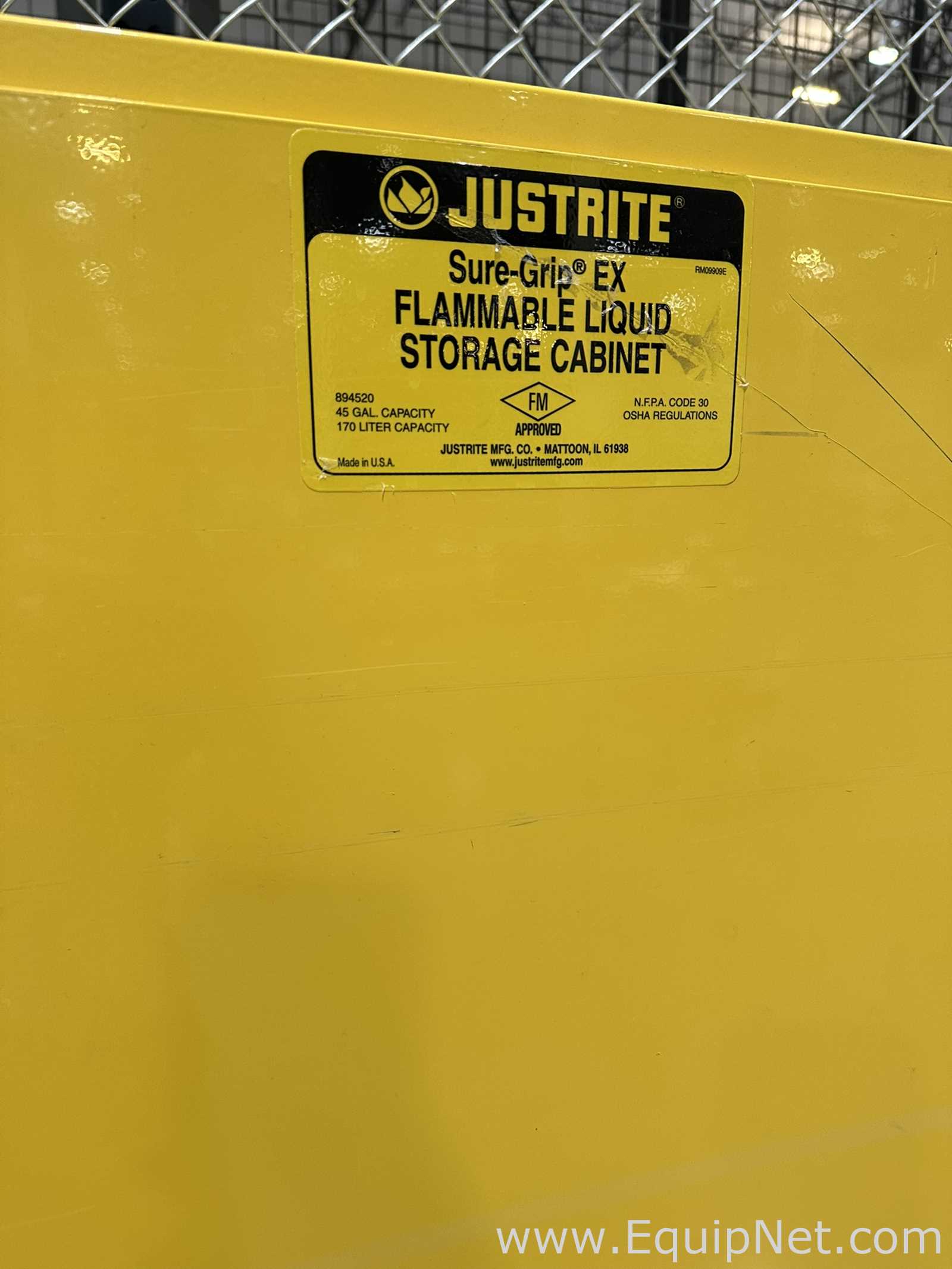 Lote de  Gabinetes de Almacenamiento de Inflamables JustRite Requisitos de aire 60 GALS.  60 Galones