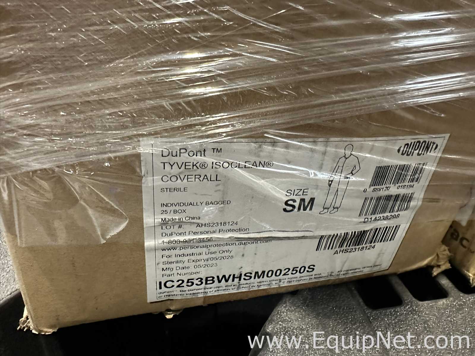 Large Lot of Unused DuPont Tyvek IsoClean IC253BWHSM00250S Sterile Coveralls Size Small