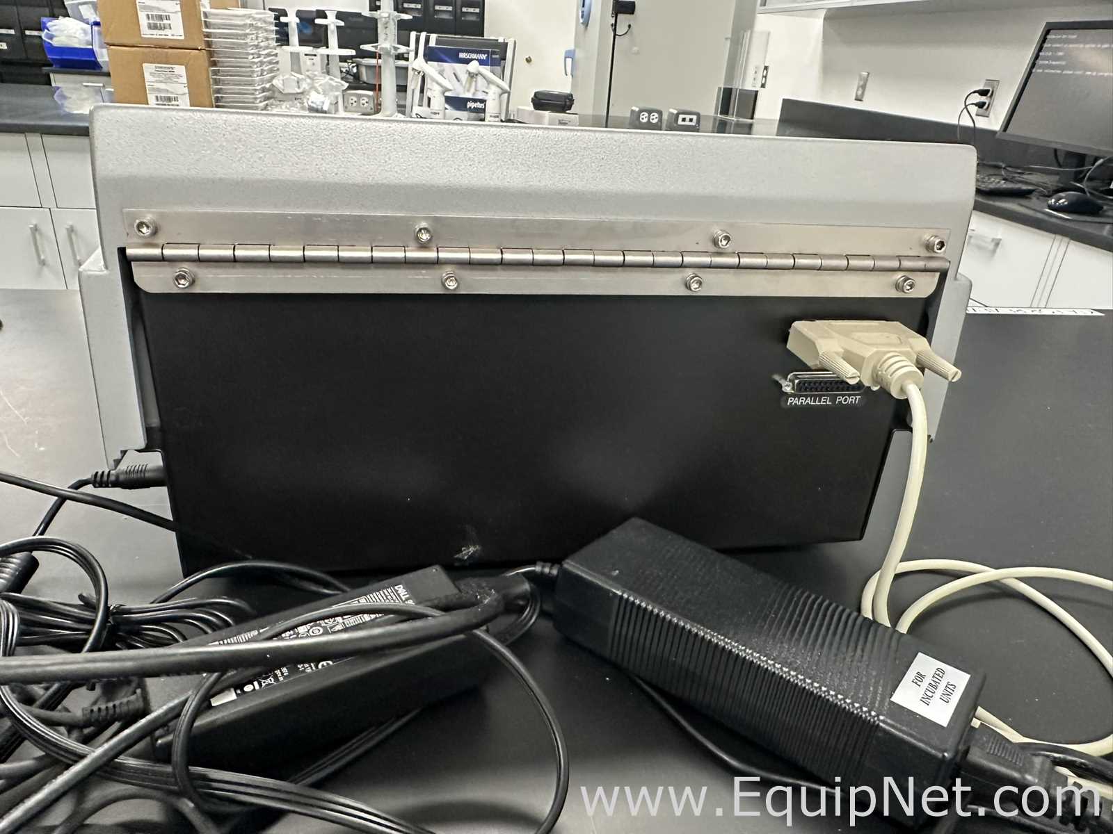 Leitor de MicroPlaca BioTek Instruments ELx808IUCR