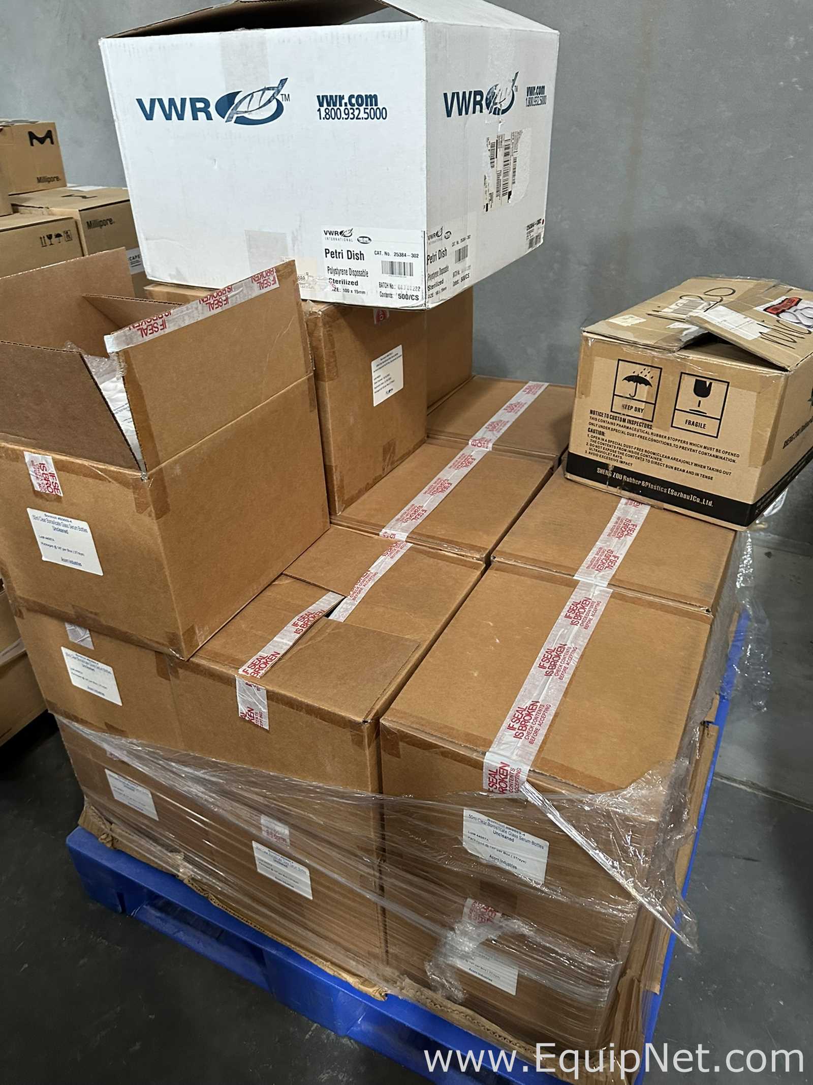 Large Lot of Unused Bormioli B0669-4 50mL Clear Borosilicate Glass Serum Bottles with VWR Petri Dish