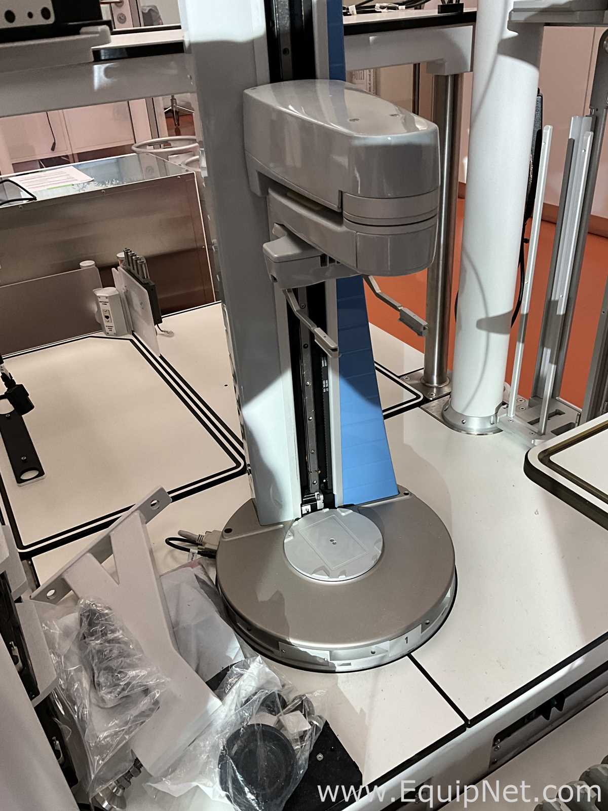 Thermo Scientific inSPIRE Modular Laboratory Automation Workflow Platform Microplate Handler
