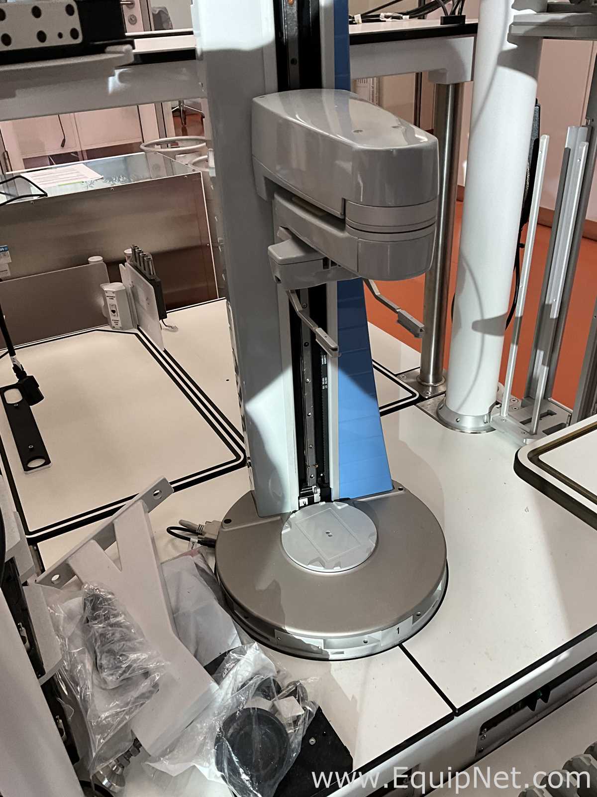 Thermo Scientific inSPIRE Modular Laboratory Automation Workflow Platform Microplate Handler