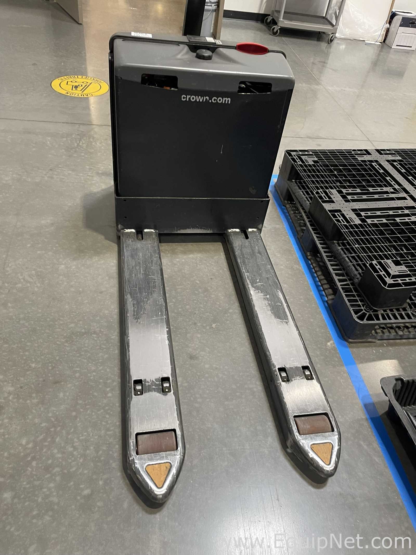 Crown WP3035-45 Electric Walkie Pallet Jack