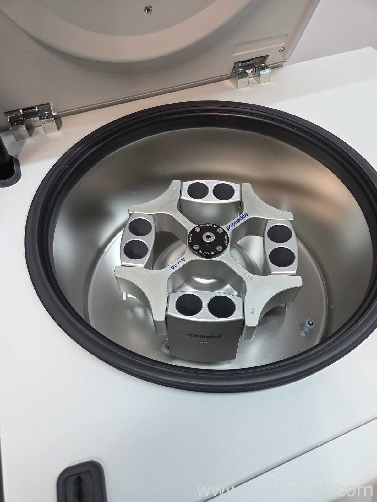 Centrífuga para laboratorio Eppendorf 5804R