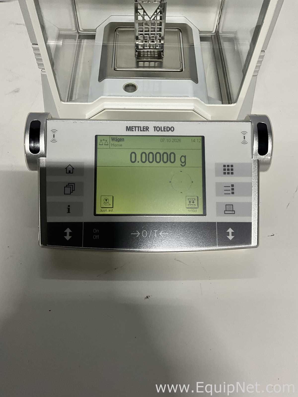 Mettler Toledo AX205 High Precision Laboratory Analytical Balance